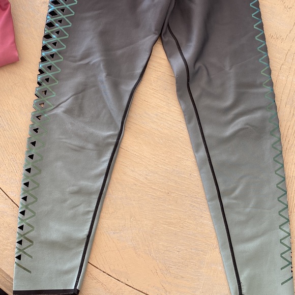 Ultracor leggings size small - Picture 3 of 6